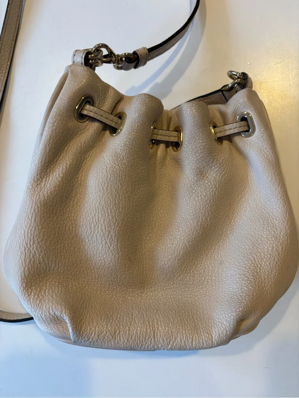 Kate Spade || Convertible Drawstring Bucket Bag Crossbody Small Gray‎ Beige